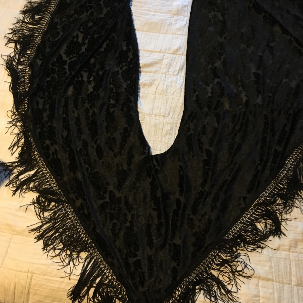 Elegant black fringed shawl